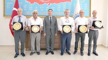BAT&Uuml;&rsquo;DEN EMEKLİ OLAN PERSONELLERE PLAKET T&Ouml;RENİ