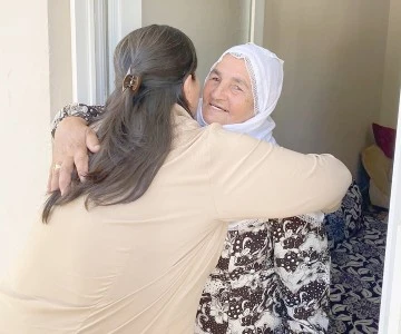 BAYAN CANALP&rsquo;TAN B&Uuml;Y&Uuml;KLERE EV ZİYARETİ