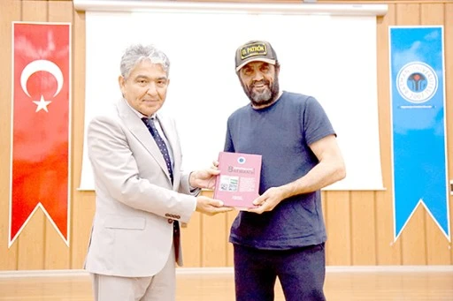 BEDRİ USTA, &Uuml;NİVERSİTE &Ouml;ĞRENCİLERİ İLE BULUŞTU