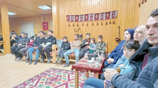 BELEDİYE, DENGBEJ GELENEĞİNİ S&Uuml;RD&Uuml;R&Uuml;YOR