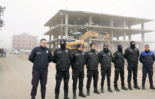 BELEDİYE KA&Ccedil;AK YAPILAŞMAYA G&Ouml;Z A&Ccedil;TIRMIYOR