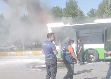 BELEDİYE OTOB&Uuml;S&Uuml; ALEV ALDI