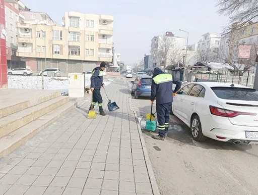 BELEDİYEDEN KAR VE BUZLANMA M&Uuml;CADELESİ DEVAM EDİYOR