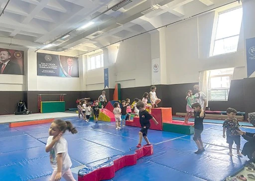 BİNLERCE &Ccedil;OCUK VE GENCİN YAZ TATİLİ SPORA D&Ouml;N&Uuml;ŞT&Uuml;