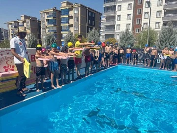 BU HAVUZDA 1200 KİŞİ EĞİTİM G&Ouml;R&Uuml;YOR