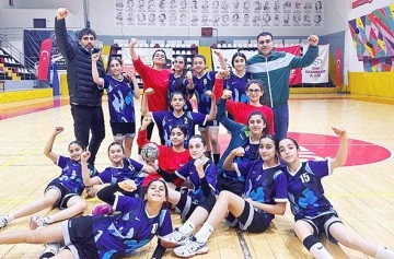 BU KIZLAR ENGEL TANIMIYOR!