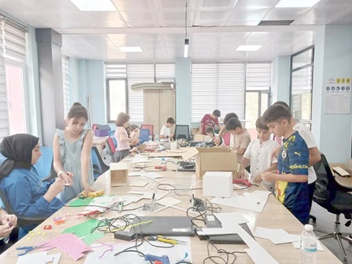 &ldquo;BURADA GELECEĞİN M&Uuml;HENDİSLERİ VE TEKNOLOJİ LİDERLERİ YETİŞİYOR&rdquo;