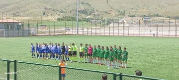 CHP&rsquo;Lİ YAŞAR, KADIN FUTBOL TAKIMINI YALNIZ BIRAKMADI