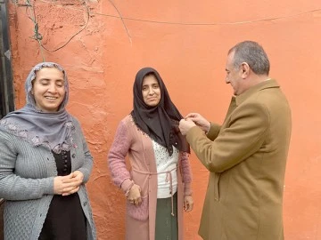 CHP'YE KATILIMLAR SÜRÜYOR