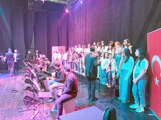 &Ccedil;OCUK KOROSUNDAN UNUTULMAZ KONSER