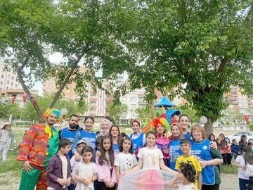 &Ccedil;OCUKLAR BAHAR ŞENLİĞİNDE BULUŞTU