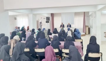 DAİRE BAŞKANI YILMAZ, KUR&rsquo;AN KURSU &Ouml;ĞRENCİLERİYLE G&Ouml;R&Uuml;ŞT&Uuml;