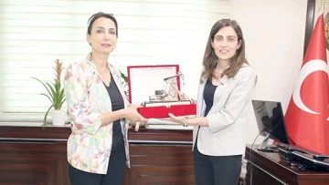 DEM PARTİ EŞ GENEL BAŞKANINDAN&nbsp; BELEDİYE&rsquo;YE ZİYARET