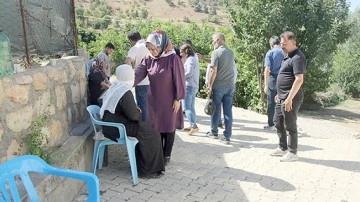 DEM PARTİ HEYETİ DEREİ&Ccedil;İ K&Ouml;Y&Uuml;NDEYDİ