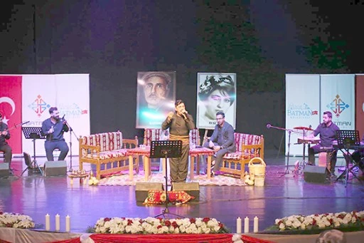 DENGBEJ GECESİ K&Uuml;LT&Uuml;REL BİR Ş&Ouml;LENE D&Ouml;N&Uuml;ŞT&Uuml;