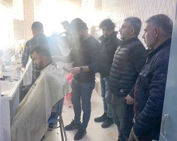 DEPREMZEDE MİSAFİRLERE, YURTTA &Uuml;CRETSİZ KUAF&Ouml;RL&Uuml;K HİZMETİ