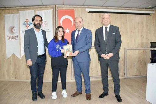 DİLİMİZİN ZENGİNLİKLERİ PROJESİ &Ouml;D&Uuml;LLERİ VERİLDİ