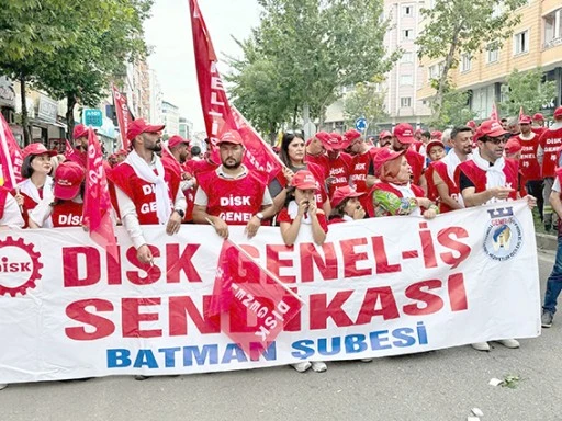 DİSK/GENEL-İŞ&rsquo;TEN BELEDİYE İŞ&Ccedil;İLERİ İ&Ccedil;İN ZAM TALEBİ