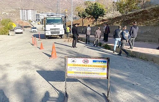 DOĞAL GAZ İ&Ccedil;İN İLK KAZMA VURULDU