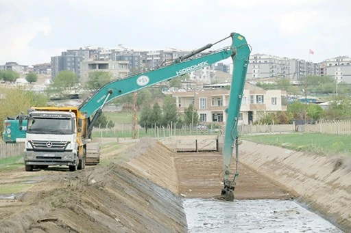 DSİ KANAL TEMİZLİĞİ DEVAM EDİYOR