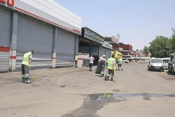 EKİPLER 15 KAMYON &Ccedil;&Ouml;P TOPLADI