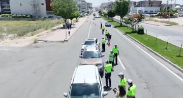 EKİPLERDEN G&Uuml;VENLİ TRAFİK DENETİMİ