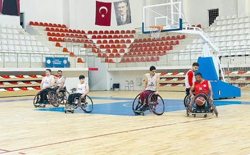 ENGELLİLER BASKETBOL TAKIMI AMED MA&Ccedil;INA KİLİTLENDİ