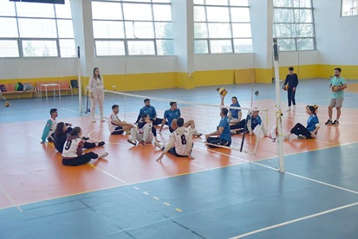 ENGELLİLER HAFTASI&rsquo;NA &Ouml;ZEL OTURARAK VOLEYBOL MA&Ccedil;I