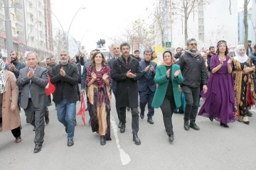 EŞ BAŞKAN ADAYLARINA GÖRKEMLİ KARŞILAMA