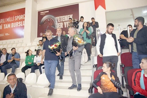 EŞ BAŞKAN IŞIK, BELEDİYESPOR&rsquo;U YALNIZ BIRAKMADI