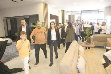 EŞ BAŞKAN S&Ouml;N&Uuml;K, A&Ccedil;ILIŞ KURDELESİNİ KESTİ