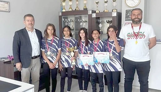 FERNAS ORTAOKULU'NDAN &Ccedil;İFTE T&Uuml;RKİYE ŞAMPİYONLUĞU