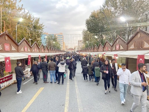 GASTRONOMİ, K&Uuml;LT&Uuml;R VE SANAT FESTİVALİ&rsquo;NE YOĞUN İLGİ