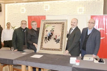 GAZETECİ ATAY'DAN VALİ CANALP&rsquo;A ANLAMLI HEDİYE