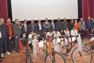 GEN&Ccedil; ZİHİNLER YARIŞIYOR BİLGİ YARIŞMASI FİNALİ YAPILDI