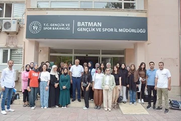 GEN&Ccedil;LER &Uuml;CRETSİZ TATİL YAPMAYA DEVAM EDİYOR