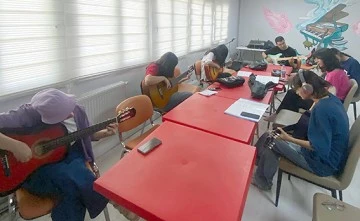 GEN&Ccedil;LİK&rsquo;İN M&Uuml;ZİK KURSLARINA YOĞUN İLGİ