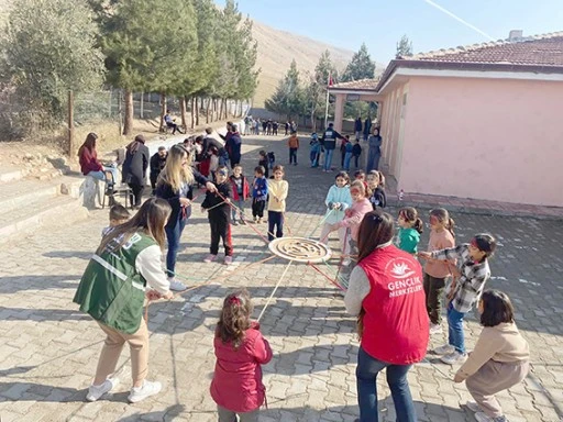 GEN&Ccedil;LİK MERKEZİ ASMAK&Ouml;PR&Uuml;&rsquo;DEYDİ