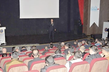 &lsquo;G&Ouml;N&Uuml;L BELEDİYECİLİĞİ&rsquo; KONFERANSI D&Uuml;ZENLENDİ