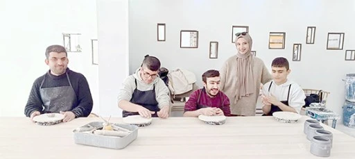 G&Ouml;RME ENGELLİ GEN&Ccedil;LER İ&Ccedil;İN SERAMİK AT&Ouml;LYESİ ETKİNLİĞİ