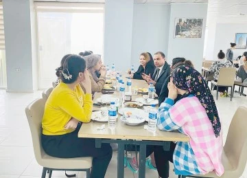 G&Uuml;LTEKİN, &Ouml;ĞRENCİLERLE KAHVALTIDA BULUŞTU