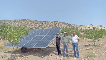 G&Uuml;NEŞ ENERJİLİ SULAMA SİSTEMİ KURULDU