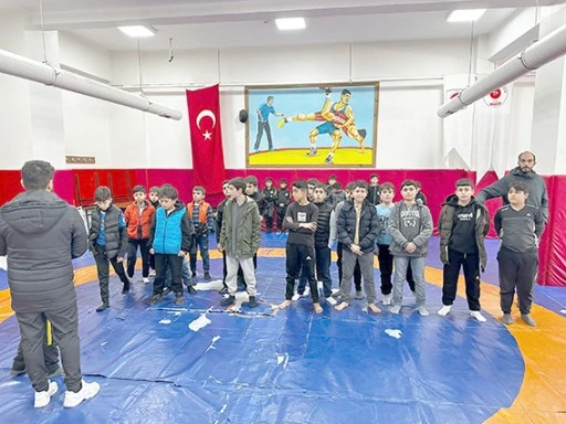 G&Uuml;REŞ&Ccedil;İLER 5 KATEGORİ VE 41 DALDA MİNDERİ TERLETTİ