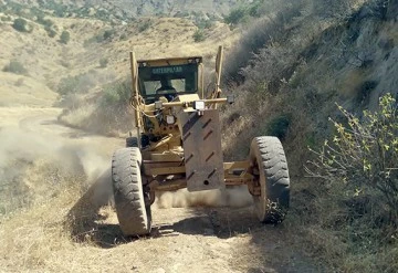 HALKIN TALEPLERİ DOĞRULTUSUNDA YOL &Ccedil;ALIŞMALARI DEVAM EDİYOR