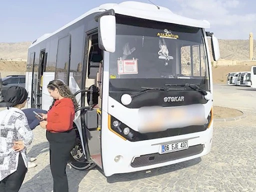 HASANKEYF&rsquo;TE KA&Ccedil;AK VE REHBERSİZ TURLARA DENETİM