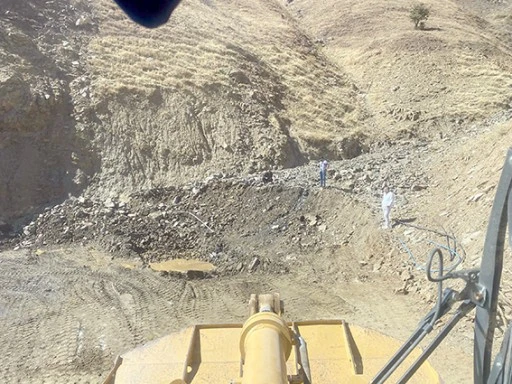 HEYELAN NEDENİYLE KAPANAN YOL YENİDEN ULAŞIMA A&Ccedil;ILDI