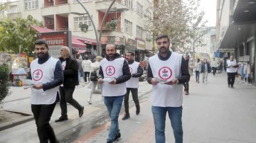 İHD, BROŞ&Uuml;R DAĞITTI