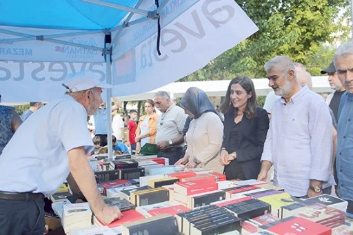İLK K&Uuml;RT&Ccedil;E KİTAP FUARI BAŞLADI