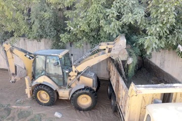 İLUH DERESİNDE TEMİZLİK &Ccedil;ALIŞMALARINA BAŞLANDI