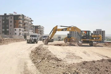 İMAR PLANINDA YER ALAN YOLLAR A&Ccedil;ILIYOR